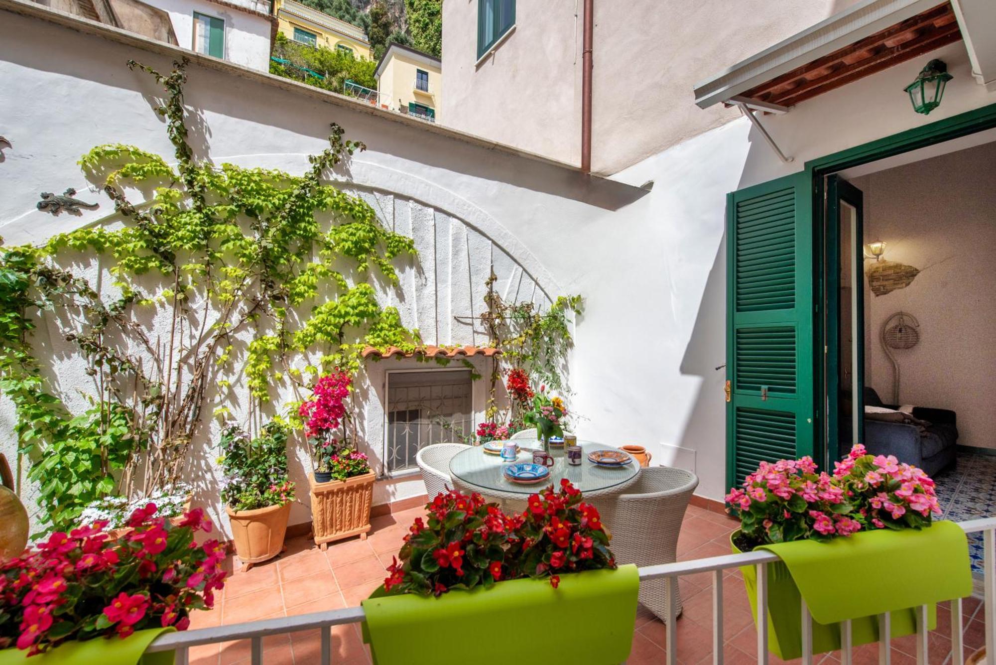 Amalfi Un Po'... Daire Dış mekan fotoğraf
